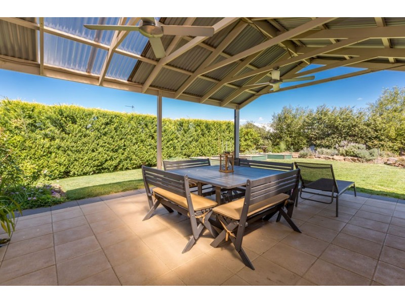 2 Monaro Court, Tatton NSW 2650
