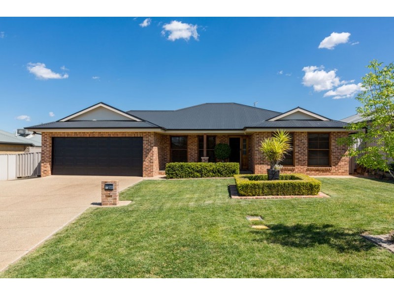 2 Monaro Court, Tatton NSW 2650