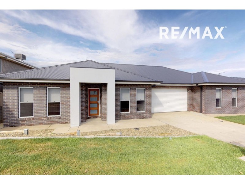 8 Warrock Place, Bourkelands NSW 2650
