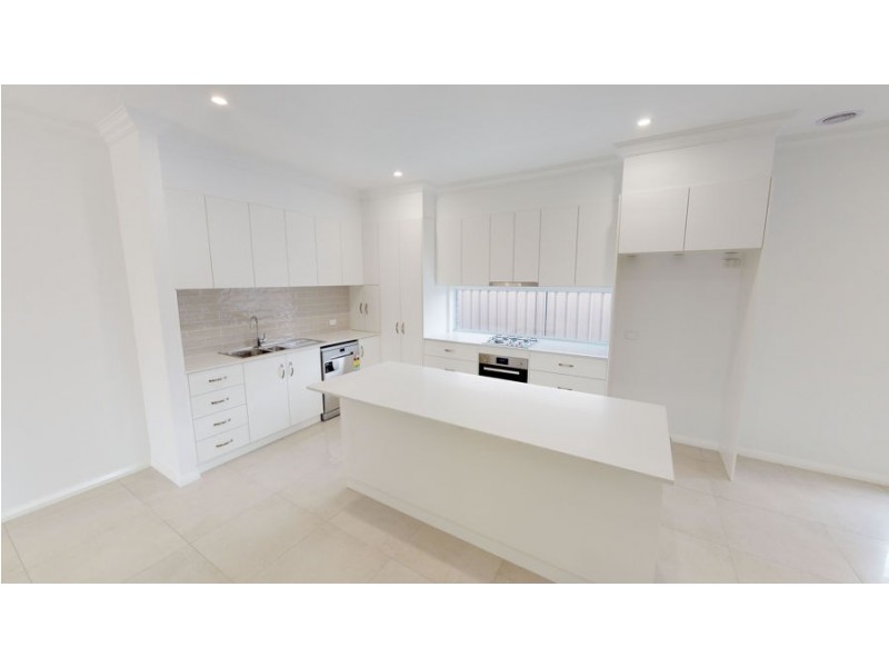 8 Warrock Place, Bourkelands NSW 2650