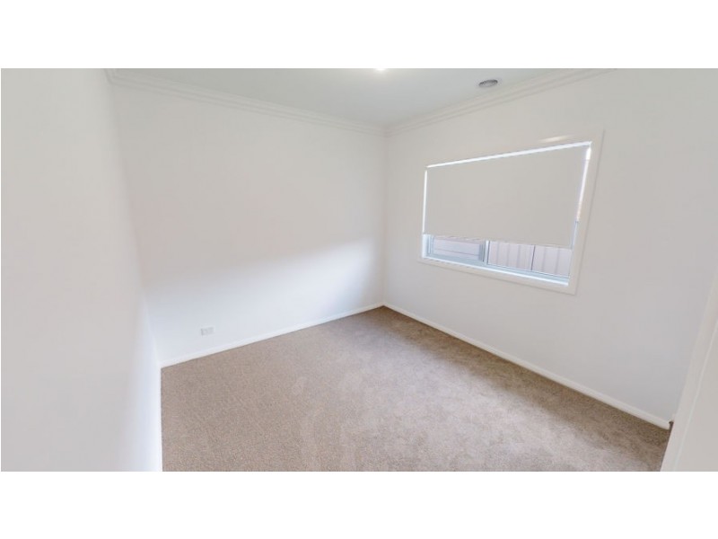 8 Warrock Place, Bourkelands NSW 2650