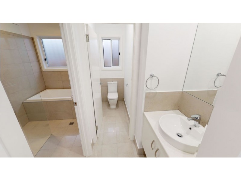 8 Warrock Place, Bourkelands NSW 2650