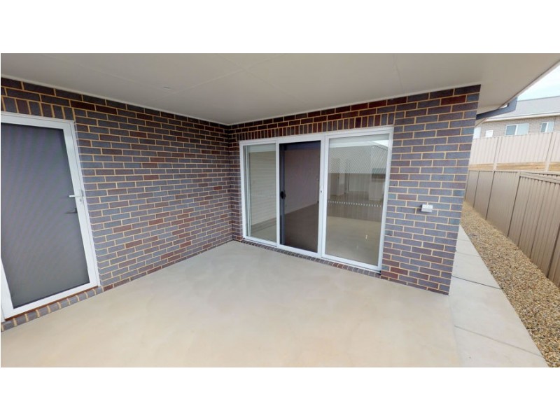 8 Warrock Place, Bourkelands NSW 2650