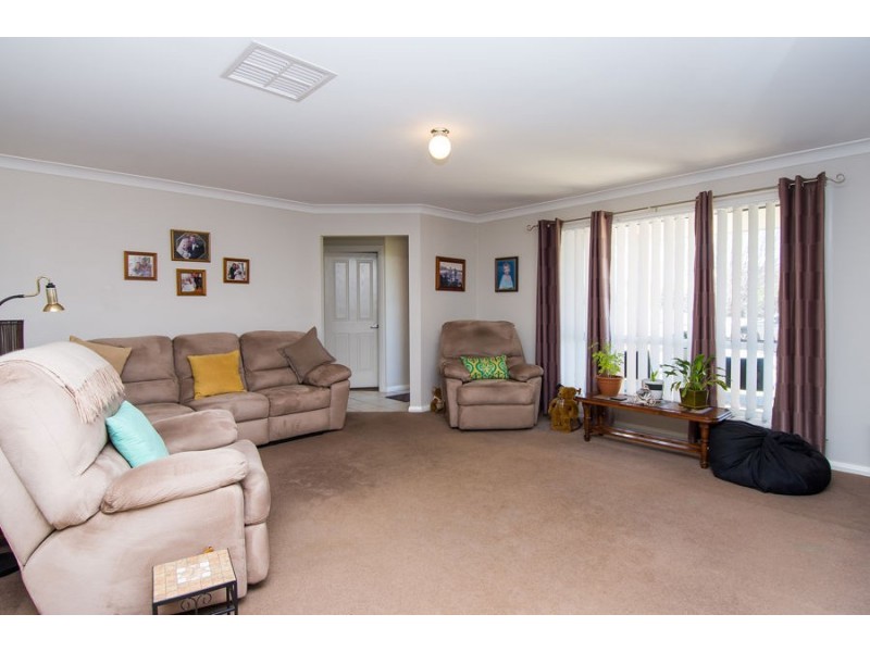 2 Wilton Street, Bourkelands NSW 2650