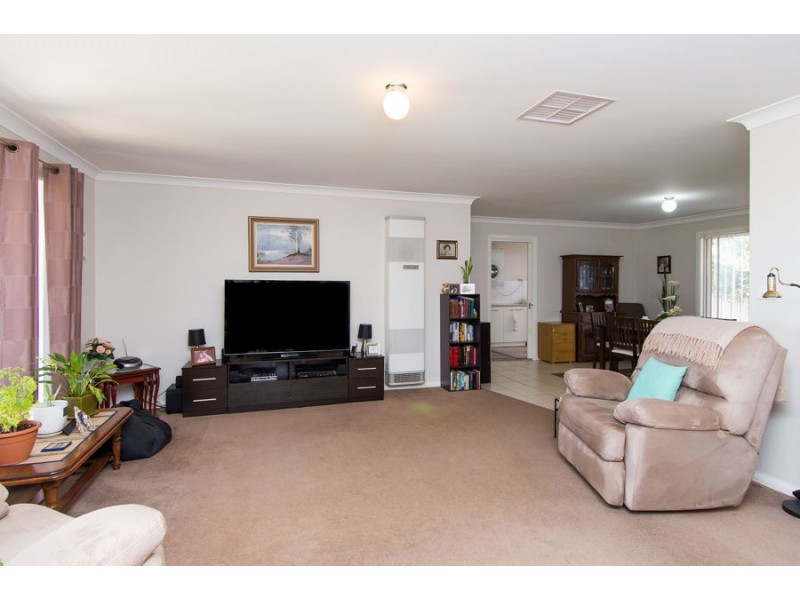 2 Wilton Street, Bourkelands NSW 2650