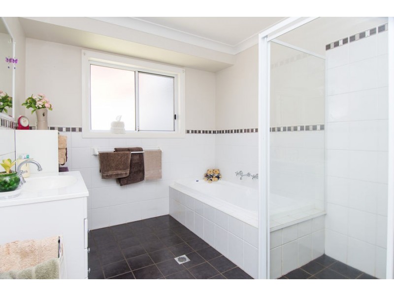 2 Wilton Street, Bourkelands NSW 2650