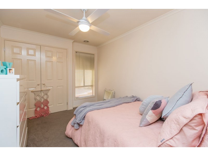 16 Walla Place, Glenfield Park NSW 2650