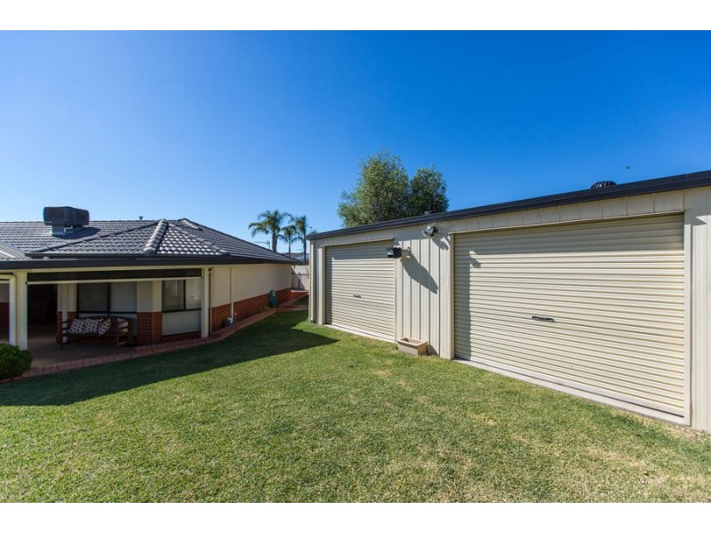 16 Walla Place, Glenfield Park NSW 2650