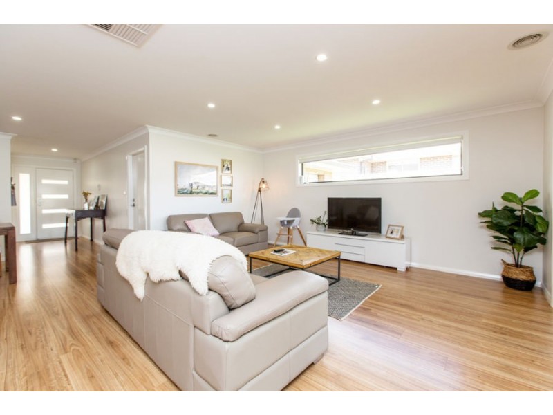 9 Cootamundra Boulevard, Gobbagombalin NSW 2650