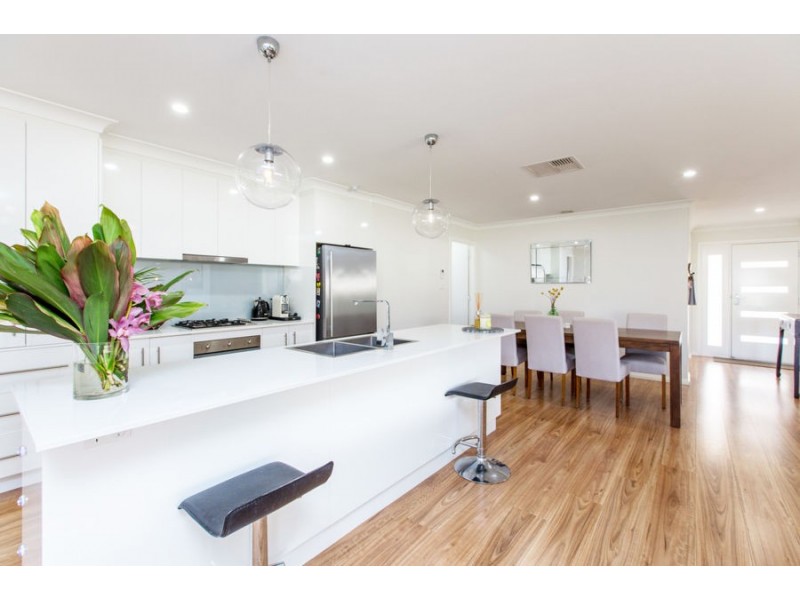 9 Cootamundra Boulevard, Gobbagombalin NSW 2650