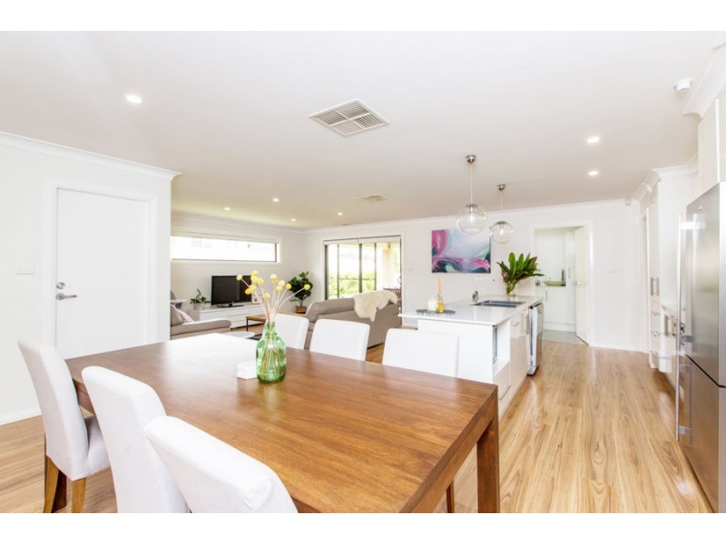 9 Cootamundra Boulevard, Gobbagombalin NSW 2650