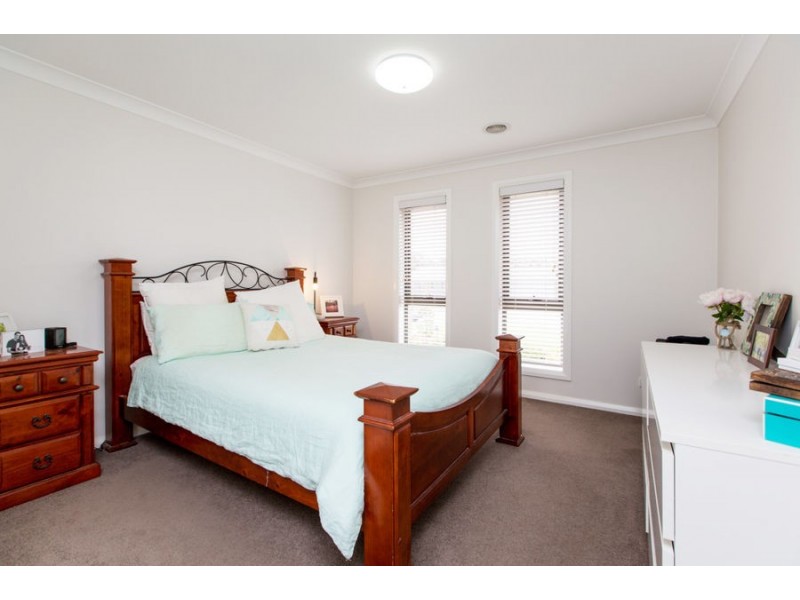 9 Cootamundra Boulevard, Gobbagombalin NSW 2650