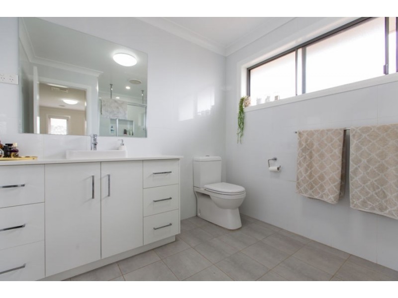 9 Cootamundra Boulevard, Gobbagombalin NSW 2650