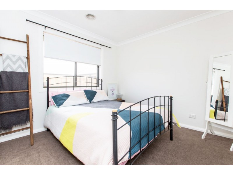 9 Cootamundra Boulevard, Gobbagombalin NSW 2650