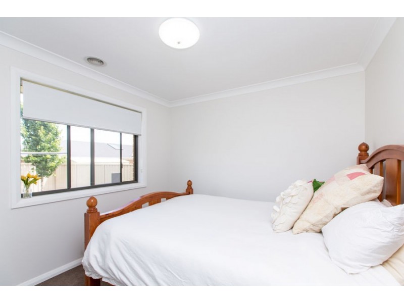 9 Cootamundra Boulevard, Gobbagombalin NSW 2650