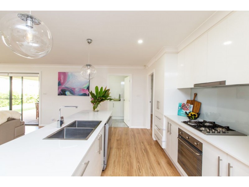 9 Cootamundra Boulevard, Gobbagombalin NSW 2650