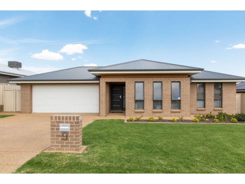 9 Cootamundra Boulevard, Gobbagombalin NSW 2650
