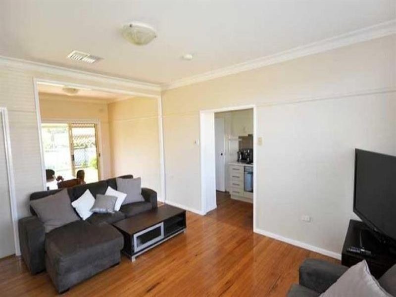 6 Gowrie Parade, Wagga Wagga NSW 2650