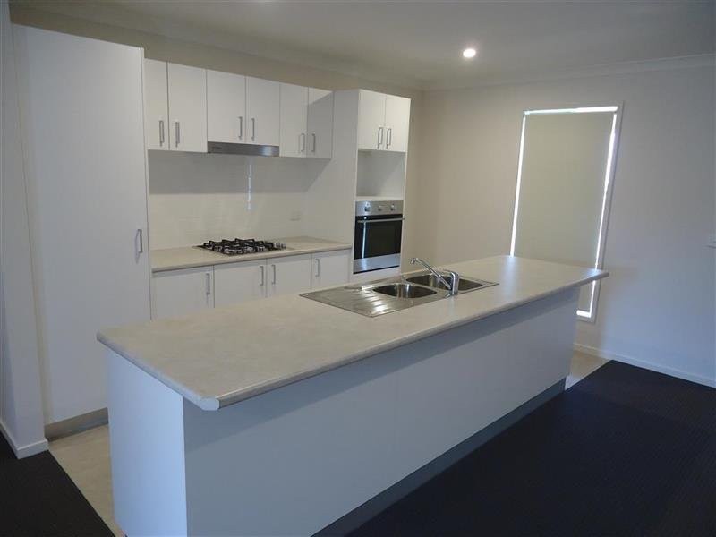 8 Tantoon Circuit, Forest Hill NSW 2651