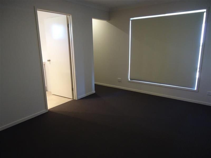 8 Tantoon Circuit, Forest Hill NSW 2651