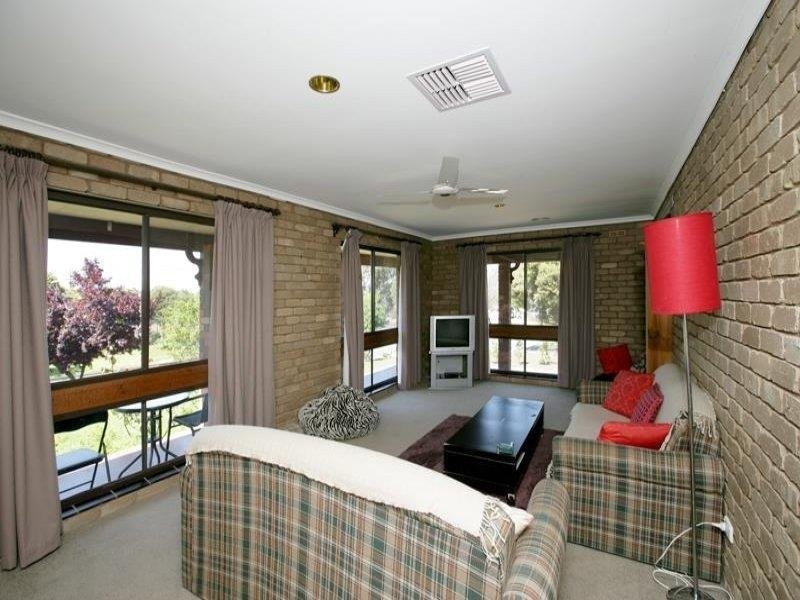 61 Red Hill Road, Wagga Wagga NSW 2650