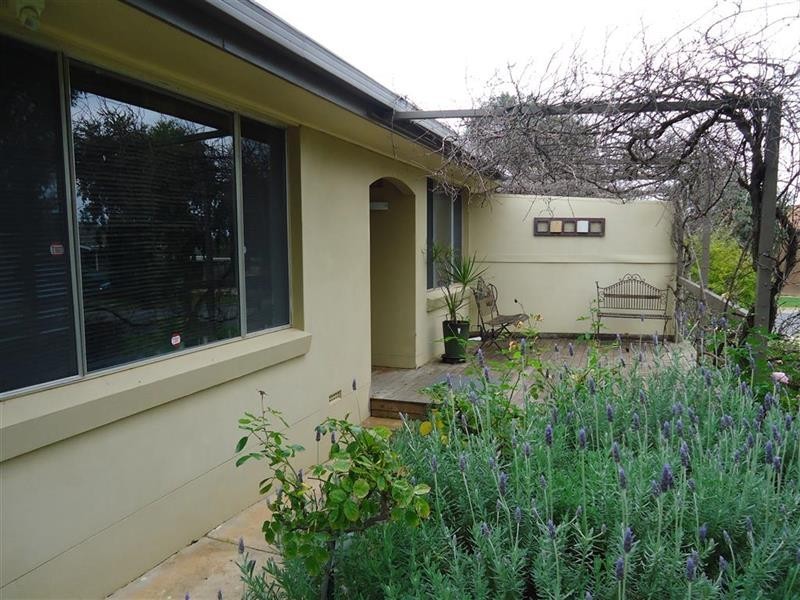 1/8 Ries Crescent, Wagga Wagga NSW 2650