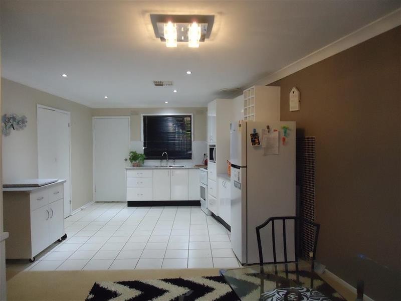 1/8 Ries Crescent, Wagga Wagga NSW 2650