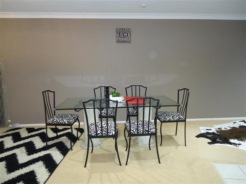 1/8 Ries Crescent, Wagga Wagga NSW 2650