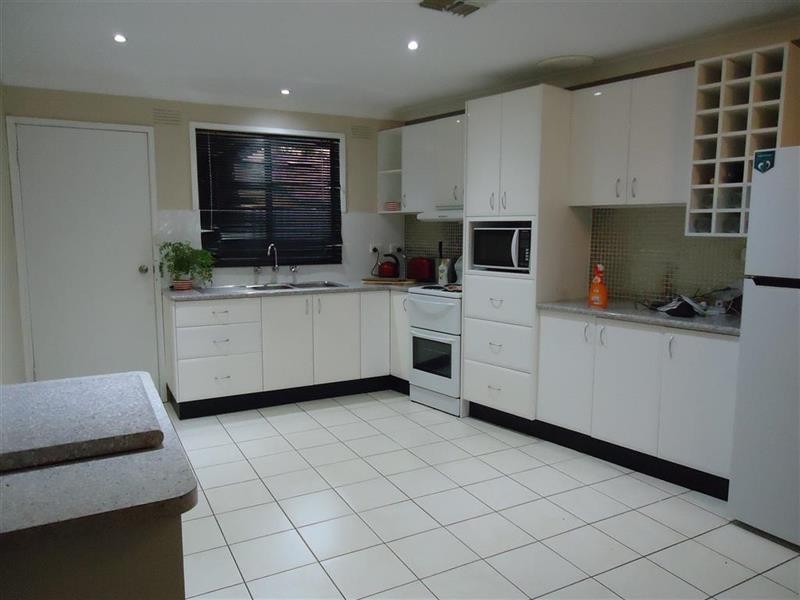 1/8 Ries Crescent, Wagga Wagga NSW 2650