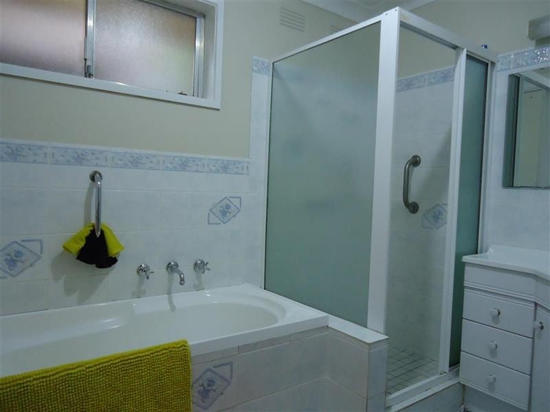 1/8 Ries Crescent, Wagga Wagga NSW 2650