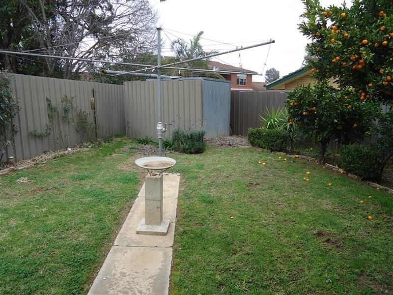 1/8 Ries Crescent, Wagga Wagga NSW 2650