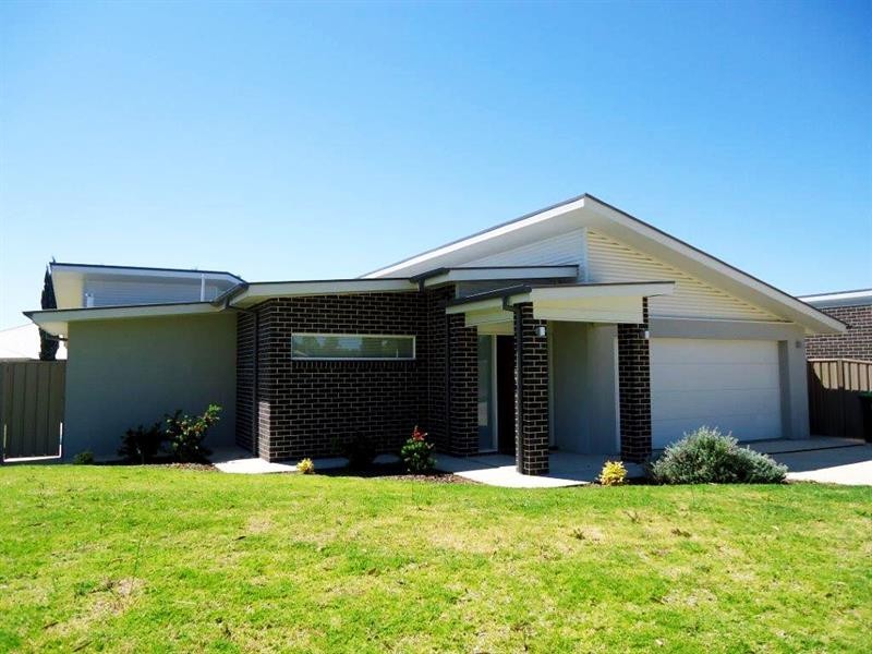 1/12 Trumper Street, Boorooma NSW 2650