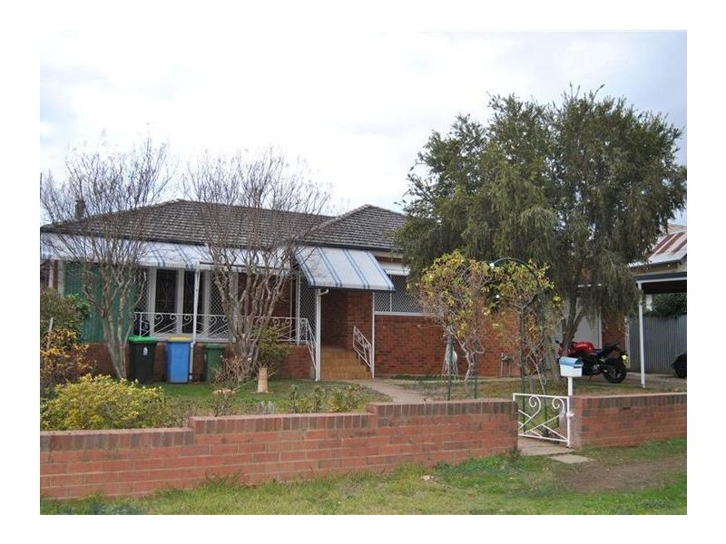33 Heath Street, Turvey Park NSW 2650