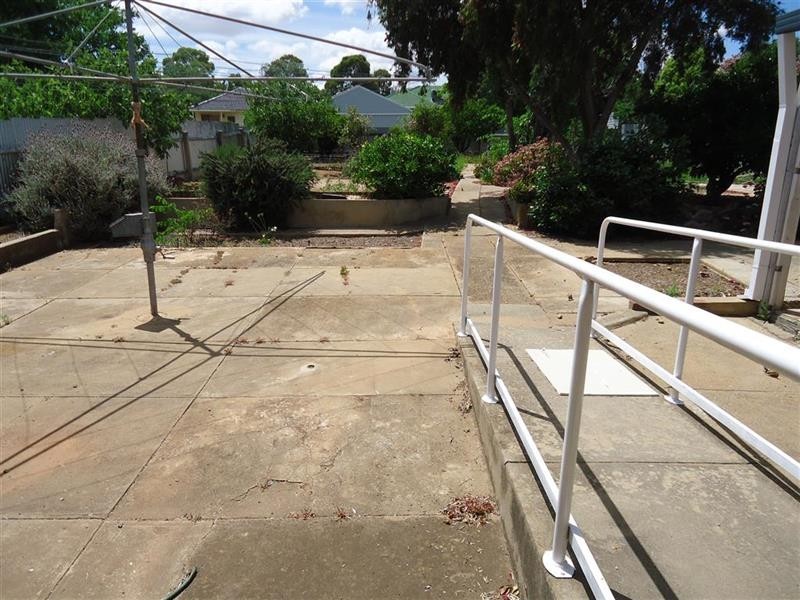 33 Heath Street, Turvey Park NSW 2650