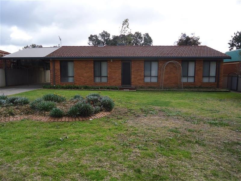 7 Doman Street, Estella NSW 2650