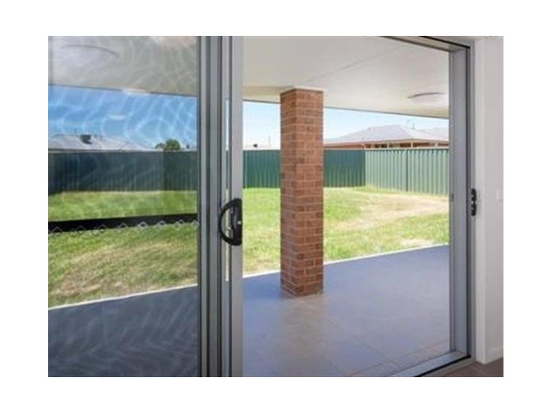 35 Melaleuca Drive, Forest Hill NSW 2651