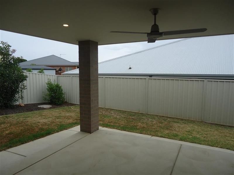 26 Brownlow Drive, Bourkelands NSW 2650