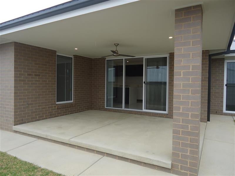 26 Brownlow Drive, Bourkelands NSW 2650