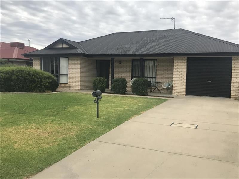 12 Womboin Crescent, Glenfield Park NSW 2650