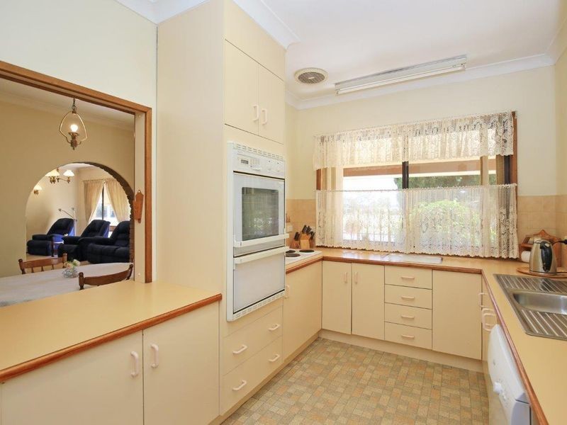 10 Freyberg Street, Ashmont NSW 2650