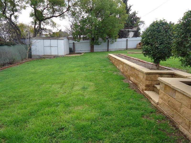 25 Sunshine Avenue, Turvey Park NSW 2650