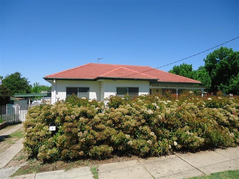 5 Paull Street, Kooringal NSW 2650