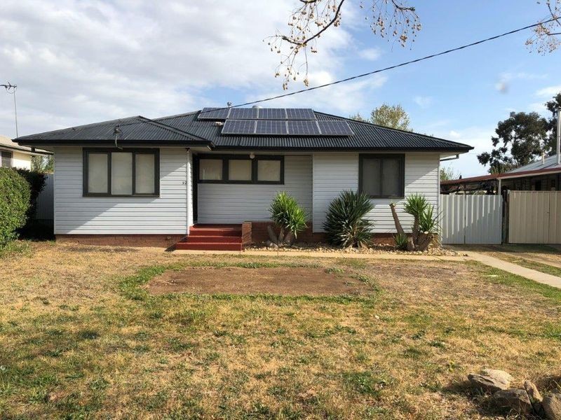 32 McKell Avenue, Mount Austin NSW 2650