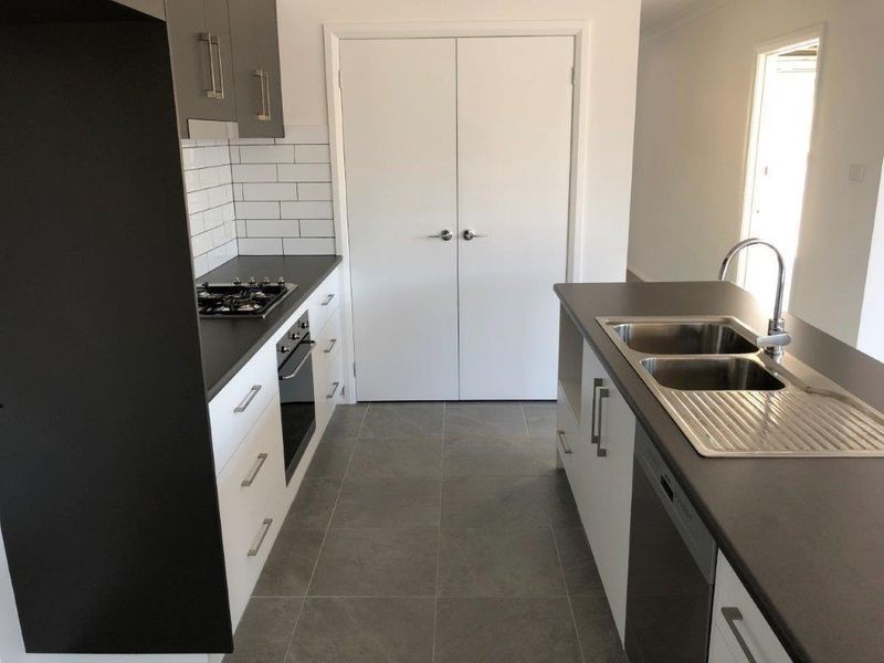 27 Sunvale Crescent, Estella NSW 2650
