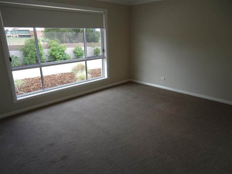 2/80 Messenger Avenue, Boorooma NSW 2650