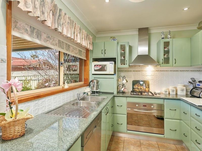 32 Girraween Mews, Glenfield Park NSW 2650