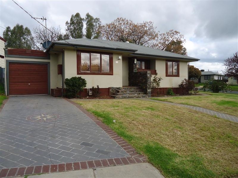 32 Jack Avenue, Mount Austin NSW 2650