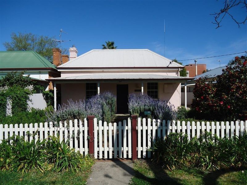 54 Kincaid Street, Wagga Wagga NSW 2650