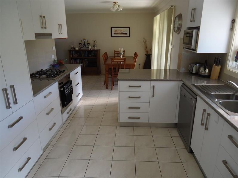 4 Kimba Drive, Glenfield Park NSW 2650