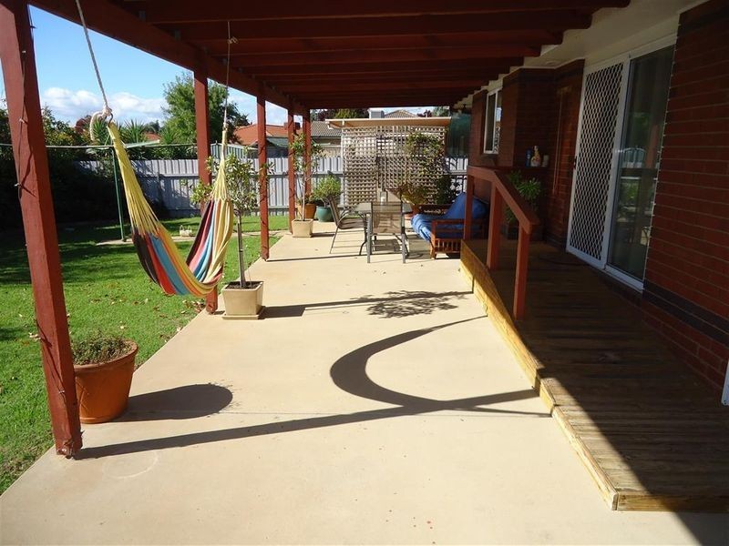 4 Kimba Drive, Glenfield Park NSW 2650